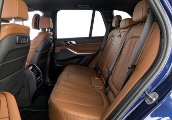 Подержанный автомобиль BMW X5 2021 года (12 фото)