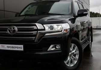 Подержанный автомобиль Toyota Land Cruiser Suv 2018 года (24 фото)