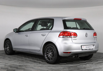 Подержанный автомобиль Volkswagen Golf Hatchback 2011 года (4 фото)