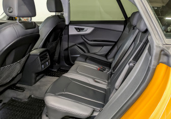 Подержанный автомобиль Audi Q8 2019 года (11 фото)