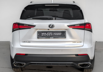 Подержанный автомобиль Lexus NX 2019 года (6 фото)