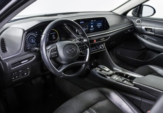 Подержанный автомобиль Hyundai Sonata 2019 года (11 фото)