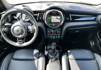 Подержанный автомобиль MINI Hatch 2020 года (12 фото)