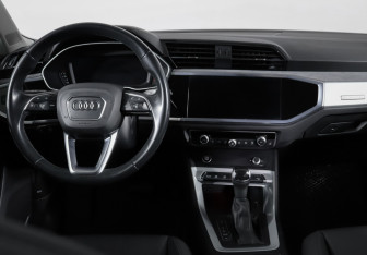 Подержанный автомобиль Audi Q3 2020 года (12 фото)