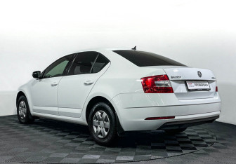 Подержанный автомобиль Skoda Octavia Liftback 2020 года (7 фото)