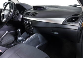 Подержанный автомобиль Renault Megane Hatchback 2012 года (10 фото)