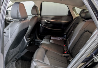 Подержанный автомобиль Hyundai Sonata 2020 года (12 фото)