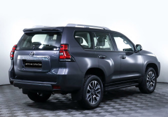Подержанный автомобиль Toyota Land Cruiser Prado 2022 года (5 фото)