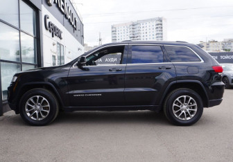 Подержанный автомобиль Jeep Grand Cherokee 2016 года (8 фото)