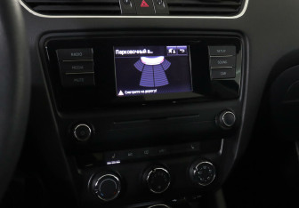 Подержанный автомобиль Skoda Octavia Liftback 2015 года (12 фото)