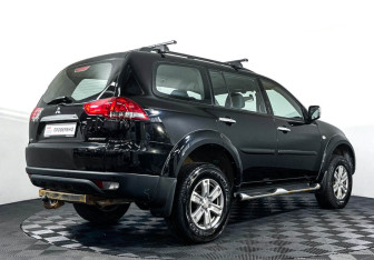 Подержанный автомобиль Mitsubishi Pajero Sport 2014 года (5 фото)