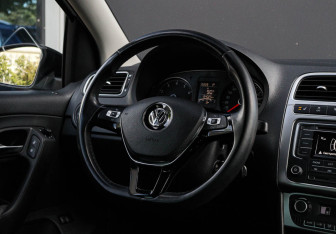 Подержанный автомобиль Volkswagen Polo Sedan 2018 года (11 фото)