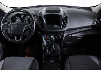 Подержанный автомобиль Ford Kuga 2017 года (13 фото)