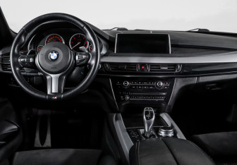 Подержанный автомобиль BMW X5 2017 года (12 фото)