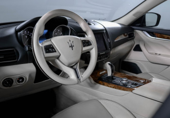 Подержанный автомобиль Maserati Levante 2017 года (14 фото)