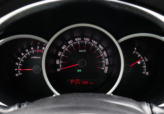 Подержанный автомобиль Kia Venga 2012 года (9 фото)