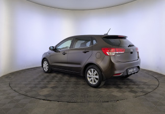 Подержанный автомобиль Kia Rio Hatchback 2017 года (7 фото)