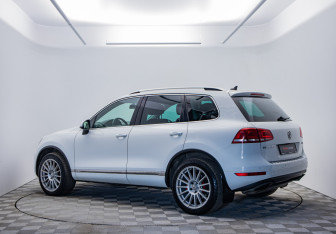 Подержанный автомобиль Volkswagen Touareg 2013 года (7 фото)