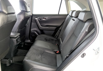 Подержанный автомобиль Toyota RAV4 2021 года (12 фото)