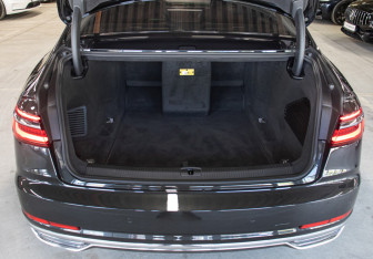 Подержанный автомобиль Audi A8 2019 года (10 фото)