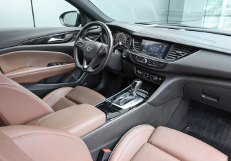 Подержанный автомобиль Opel Insignia Wagon 2020 года (10 фото)