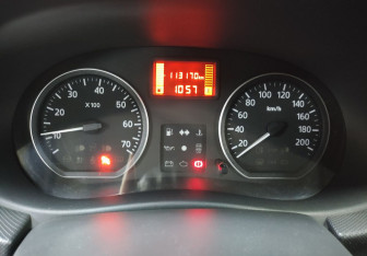 Подержанный автомобиль Renault Sandero 2013 года (16 фото)