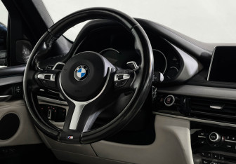 Подержанный автомобиль BMW X5 2018 года (15 фото)