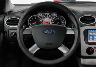 Подержанный автомобиль Ford Focus Sedan 2009 года (11 фото)