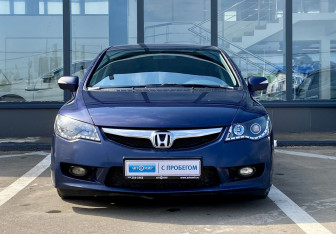 Подержанный автомобиль Honda Civic Sedan 2008 года (2 фото)