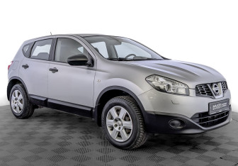Подержанный автомобиль Nissan Qashqai 2012 года (3 фото)