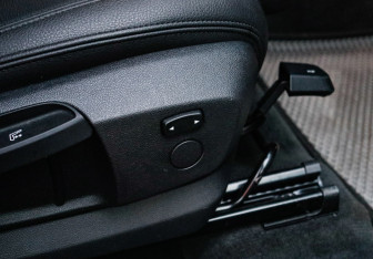 Подержанный автомобиль BMW X1 2017 года (8 фото)