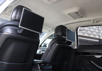 Подержанный автомобиль Audi A8 2019 года (23 фото)