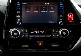 Подержанный автомобиль Toyota Highlander 2021 года (14 фото)