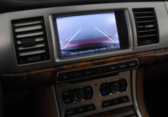 Подержанный автомобиль Jaguar XF Sedan 2011 года (10 фото)