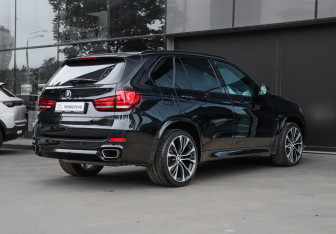 Подержанный автомобиль BMW X5 2015 года (4 фото)