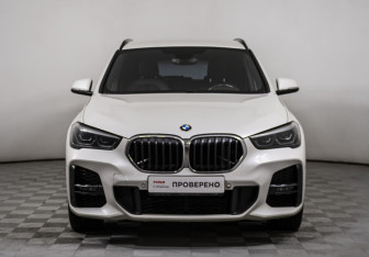Подержанный автомобиль BMW X1 2020 года (2 фото)
