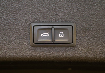 Подержанный автомобиль Audi e-tron 2021 года (24 фото)