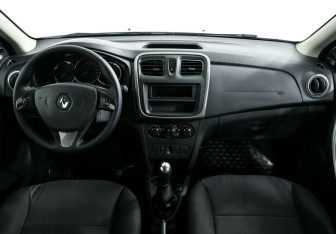 Подержанный автомобиль Renault Sandero 2018 года (7 фото)