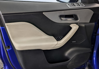 Подержанный автомобиль Jaguar F-Pace 2019 года (19 фото)