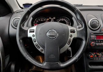 Подержанный автомобиль Nissan Qashqai 2011 года (21 фото)