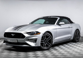 Подержанный автомобиль Ford Mustang Convertible 2018 года (1 фото)