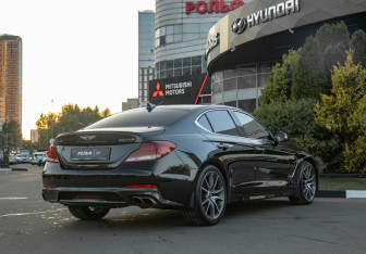 Подержанный автомобиль Genesis G70 2018 года (4 фото)