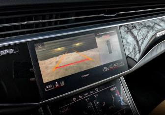 Подержанный автомобиль Audi Q8 2021 года (29 фото)