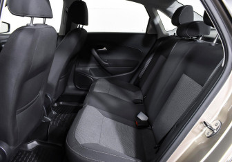 Подержанный автомобиль Volkswagen Polo Sedan 2016 года (13 фото)