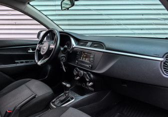 Подержанный автомобиль Kia Rio Hatchback 2021 года (13 фото)