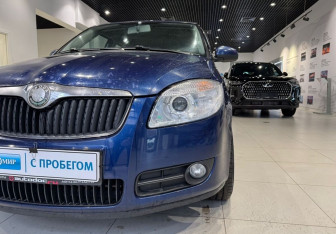 Подержанный автомобиль Skoda Fabia Hatchback 2007 года (6 фото)