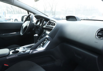 Подержанный автомобиль Peugeot 3008 2012 года (9 фото)