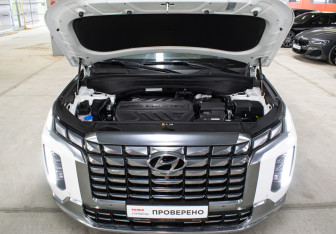Подержанный автомобиль Hyundai Palisade 2023 года (9 фото)
