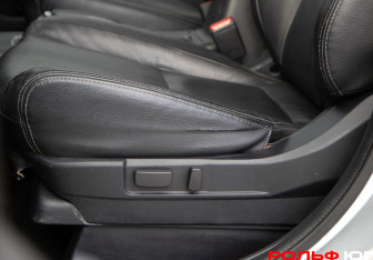 Подержанный автомобиль Mitsubishi Outlander 2014 года (16 фото)