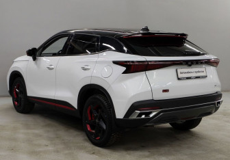 Подержанный автомобиль Omoda C5 2023 года (7 фото)